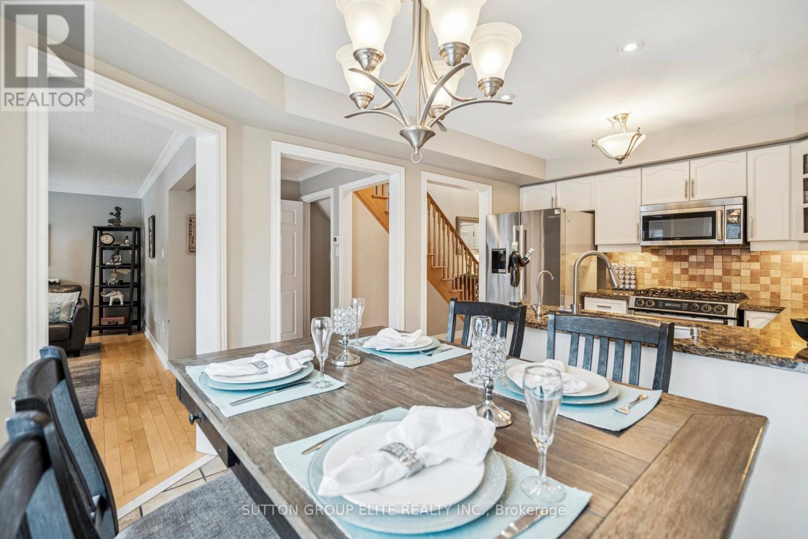 2424 Oakhaven Drive, Oakville, Ontario  L6M 4A6 - Photo 5 - W12609928