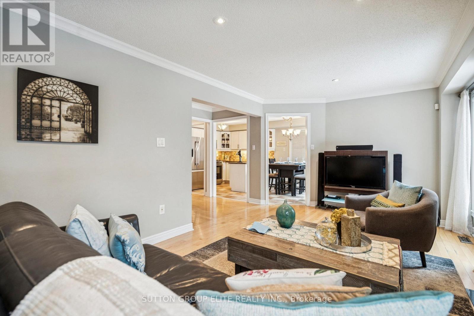 2424 Oakhaven Drive, Oakville, Ontario  L6M 4A6 - Photo 8 - W12609928