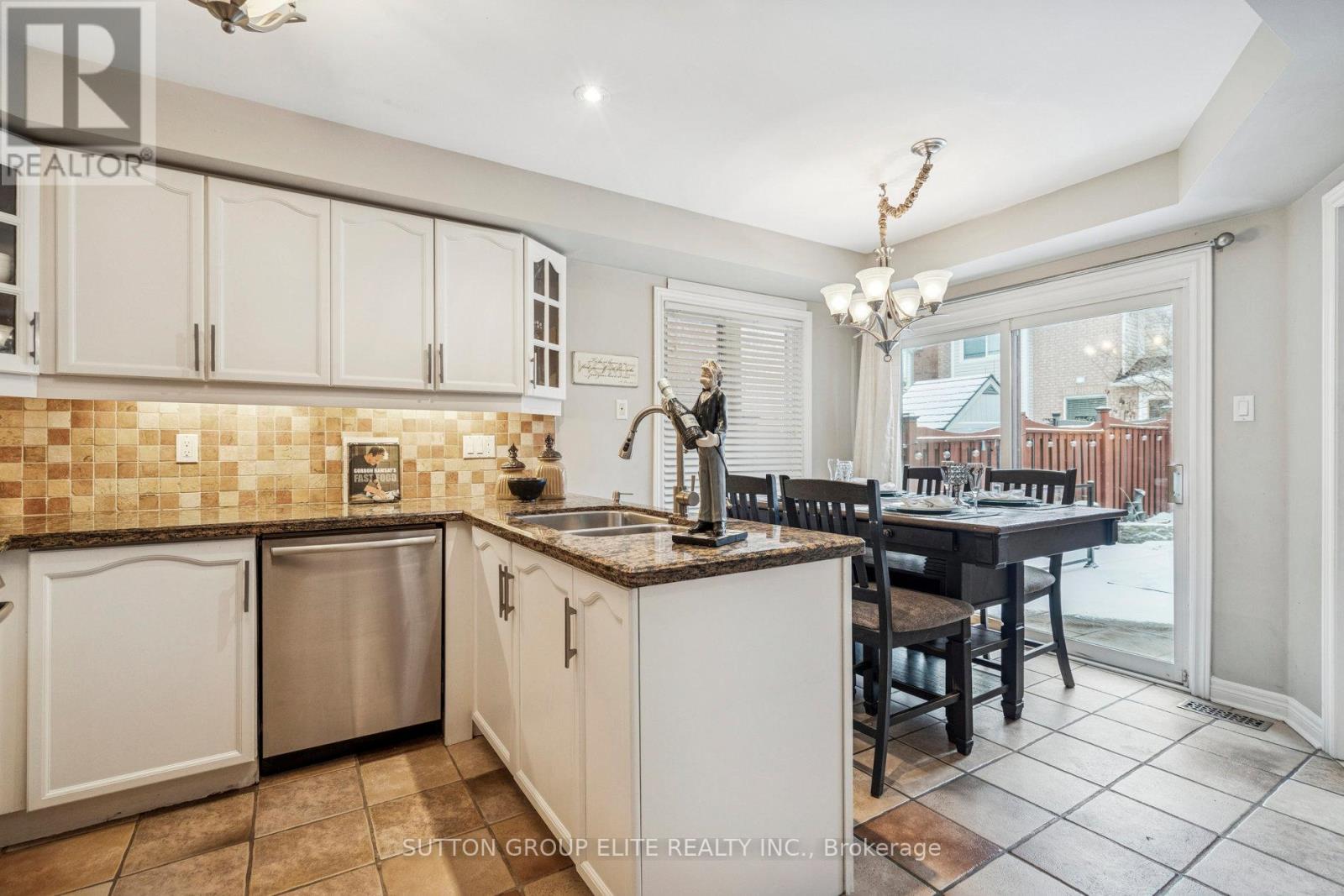 2424 Oakhaven Drive, Oakville, Ontario  L6M 4A6 - Photo 9 - W12609928