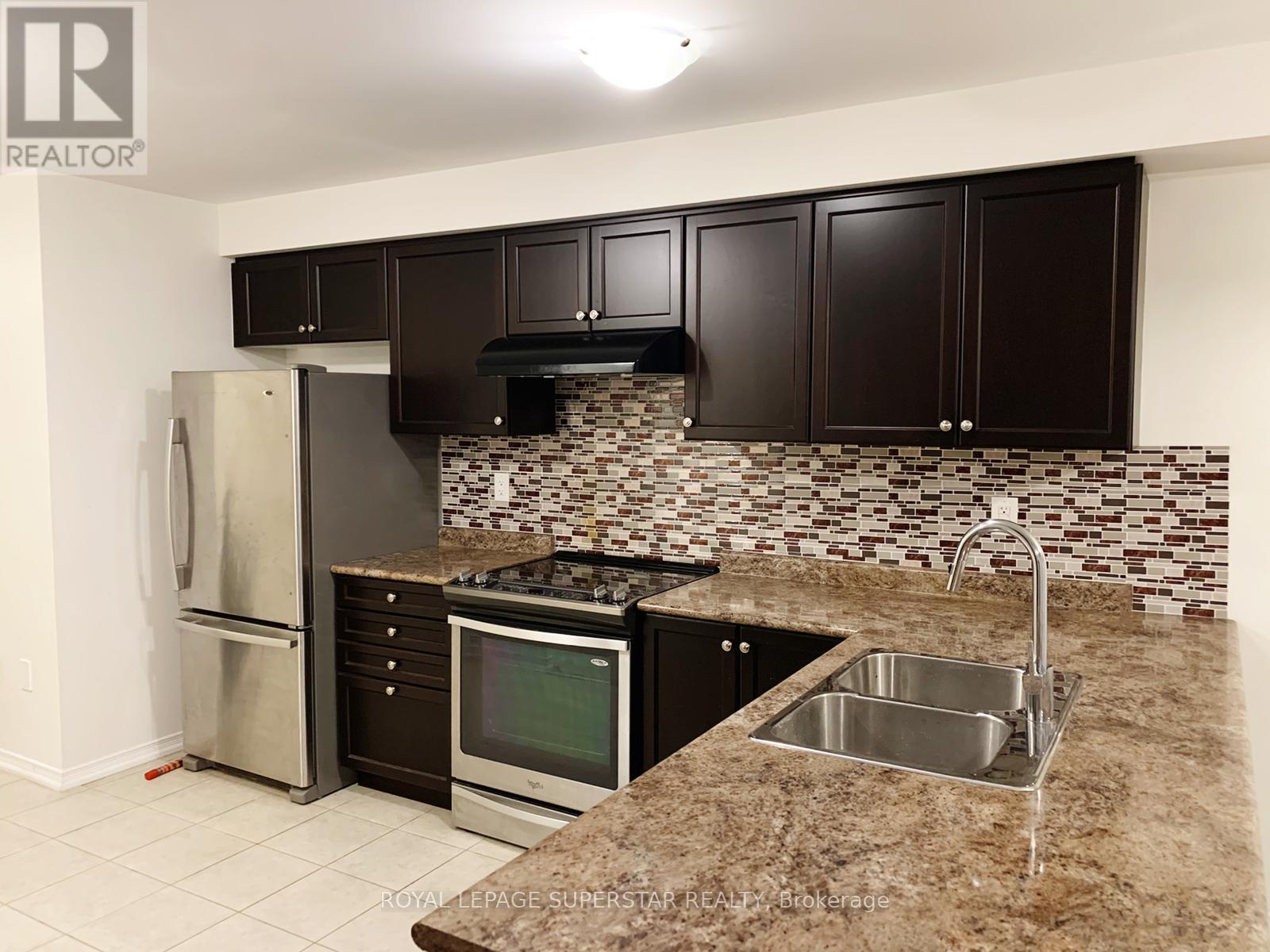 18 Longboat Run W, Brantford, Ontario  N3T 0P3 - Photo 3 - X12609758