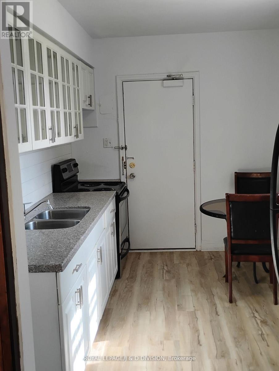 345 Louisa Street, Kitchener, Ontario  N2H 5N1 - Photo 33 - X12609894