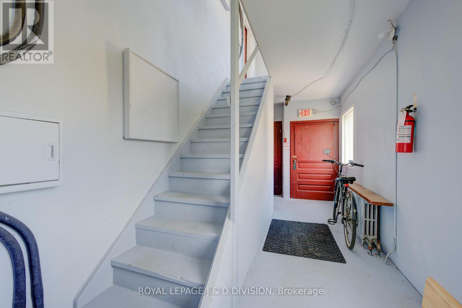 345 Louisa Street, Kitchener, Ontario  N2H 5N1 - Photo 6 - X12609894