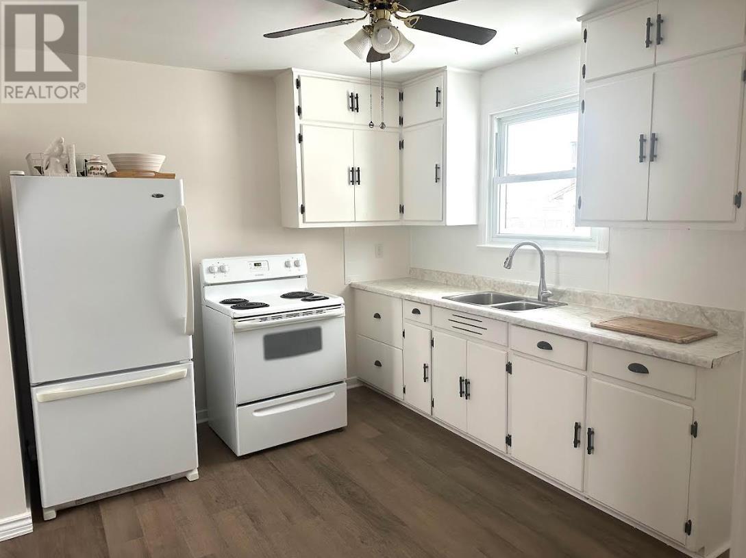 9 Shingwauk Dr, Manitouwadge, Ontario  P0T 2C0 - Photo 2 - TB253423