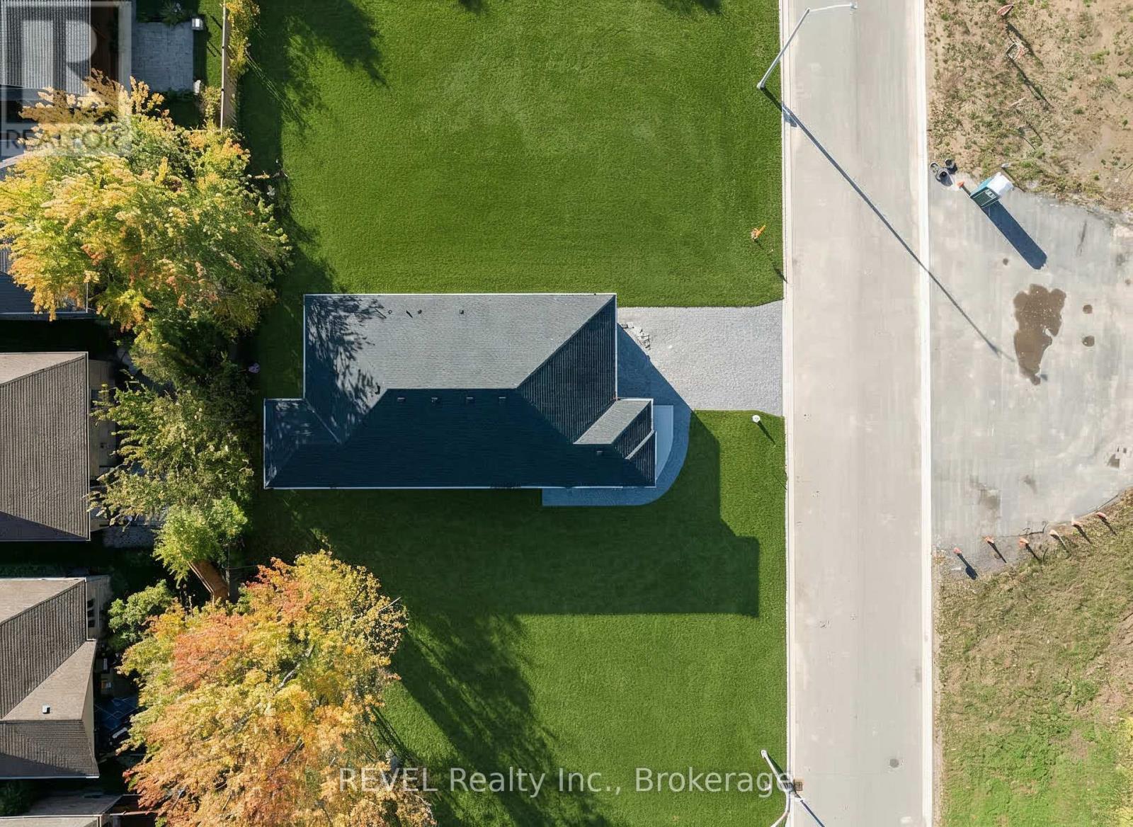 11 Stickles Street, Pelham, Ontario  L3C 3C3 - Photo 4 - X12413672