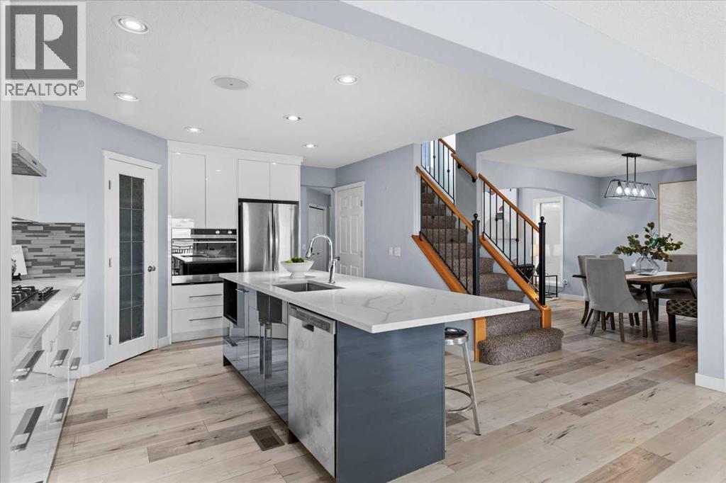 21 Rockbluff Place Nw, Calgary, Alberta  T3G 5B1 - Photo 11 - A2272750