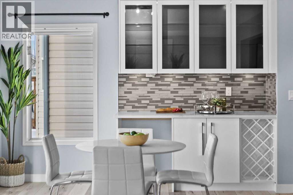 21 Rockbluff Place Nw, Calgary, Alberta  T3G 5B1 - Photo 8 - A2272750