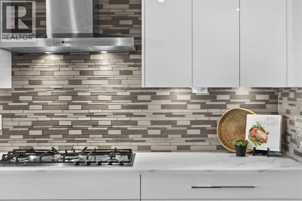 21 Rockbluff Place Nw, Calgary, Alberta  T3G 5B1 - Photo 4 - A2272750