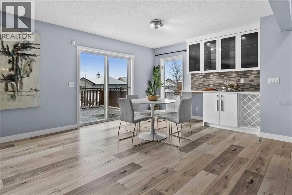 21 Rockbluff Place Nw, Calgary, Alberta  T3G 5B1 - Photo 9 - A2272750