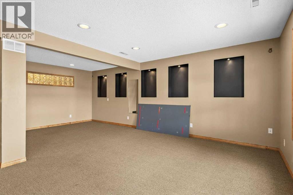 21 Rockbluff Place Nw, Calgary, Alberta  T3G 5B1 - Photo 44 - A2272750