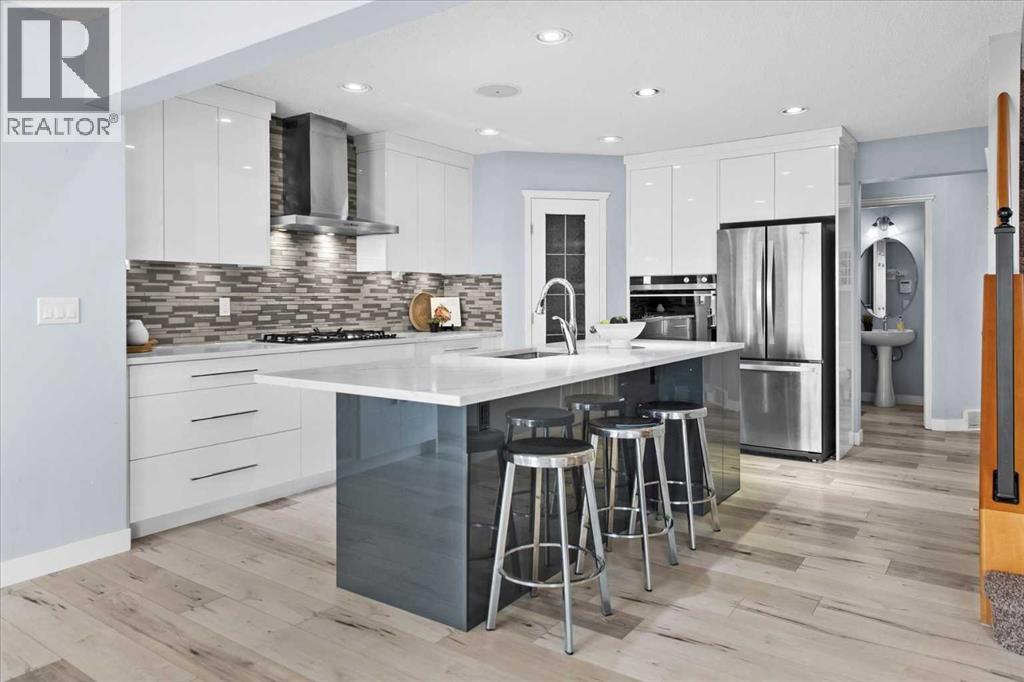 21 Rockbluff Place Nw, Calgary, Alberta  T3G 5B1 - Photo 2 - A2272750