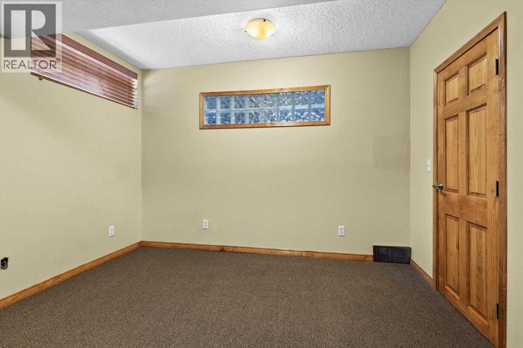 21 Rockbluff Place Nw, Calgary, Alberta  T3G 5B1 - Photo 45 - A2272750