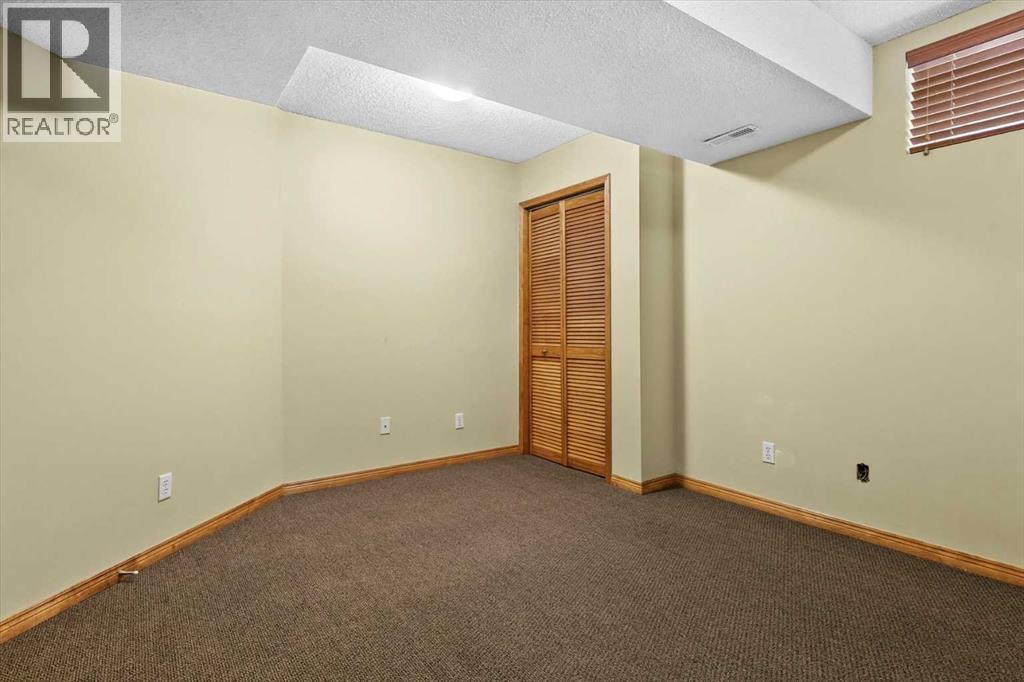 21 Rockbluff Place Nw, Calgary, Alberta  T3G 5B1 - Photo 46 - A2272750