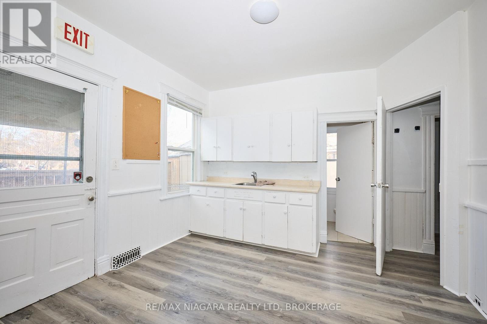 105a Welland Avenue, St. Catharines, Ontario  L2R 2H4 - Photo 13 - X12609954