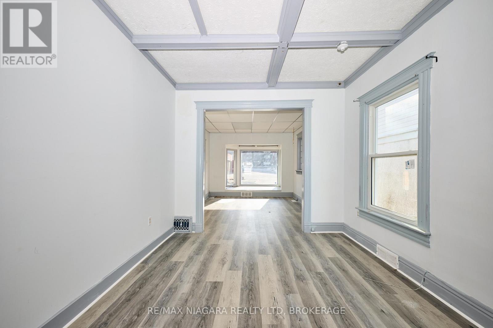 105a Welland Avenue, St. Catharines, Ontario  L2R 2H4 - Photo 5 - X12609954