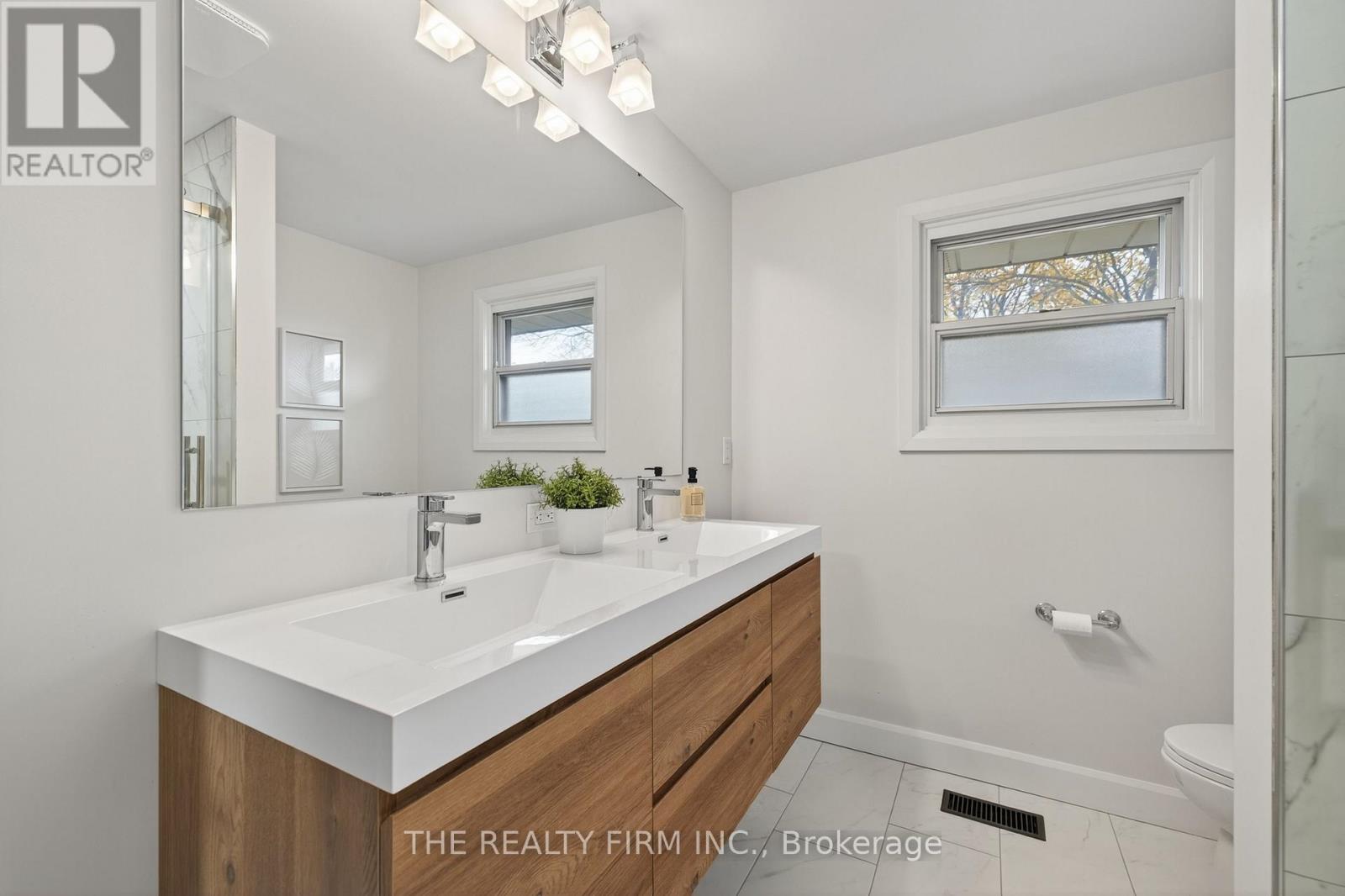 Photo 23 of 41 for 1180 Guildwood Boulevard