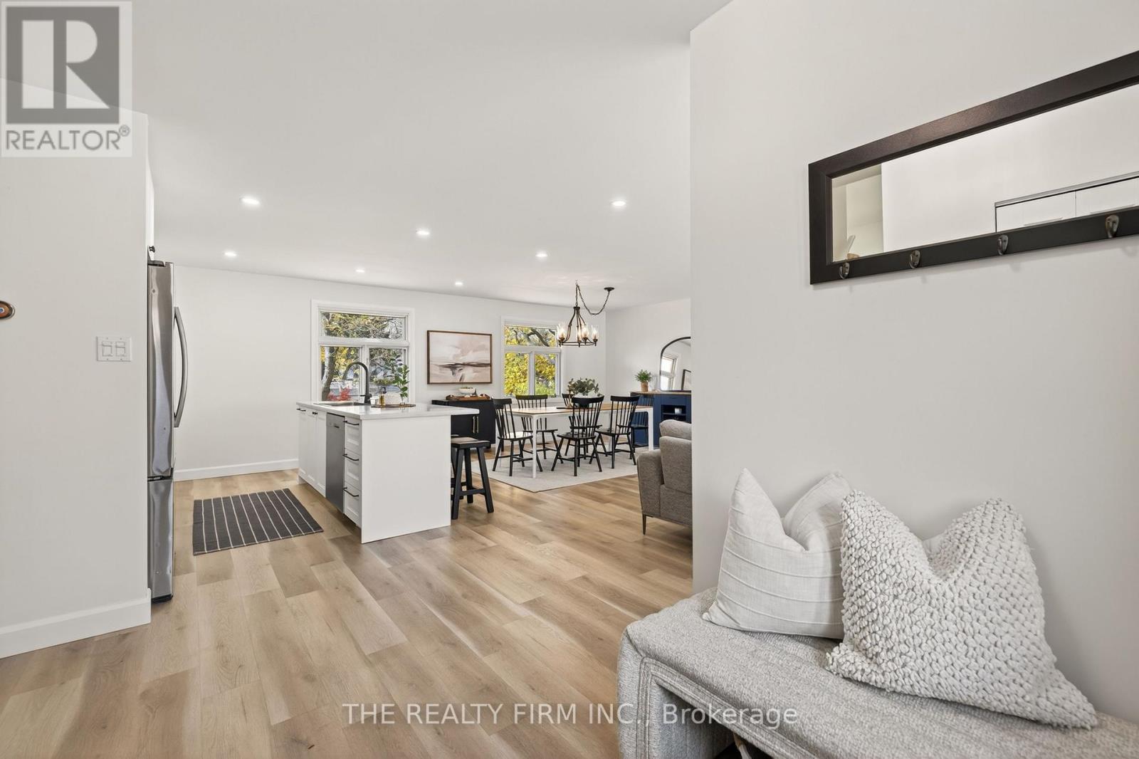 Photo 4 of 41 for 1180 Guildwood Boulevard