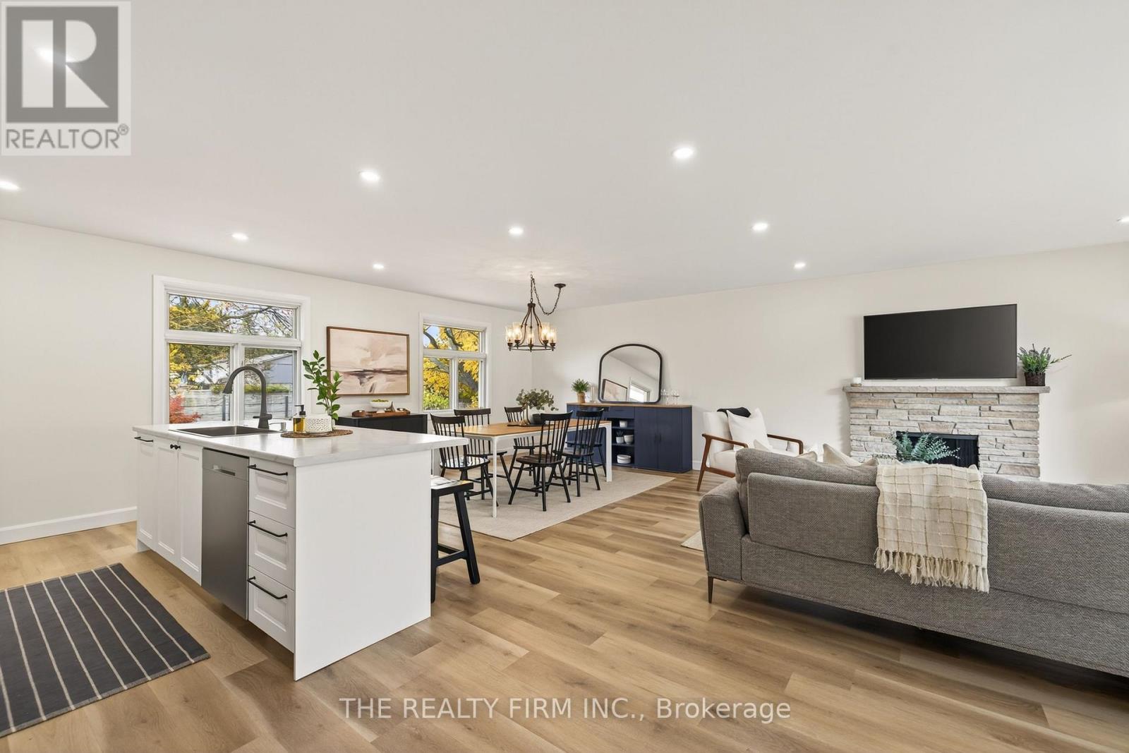 Photo 5 of 41 for 1180 Guildwood Boulevard