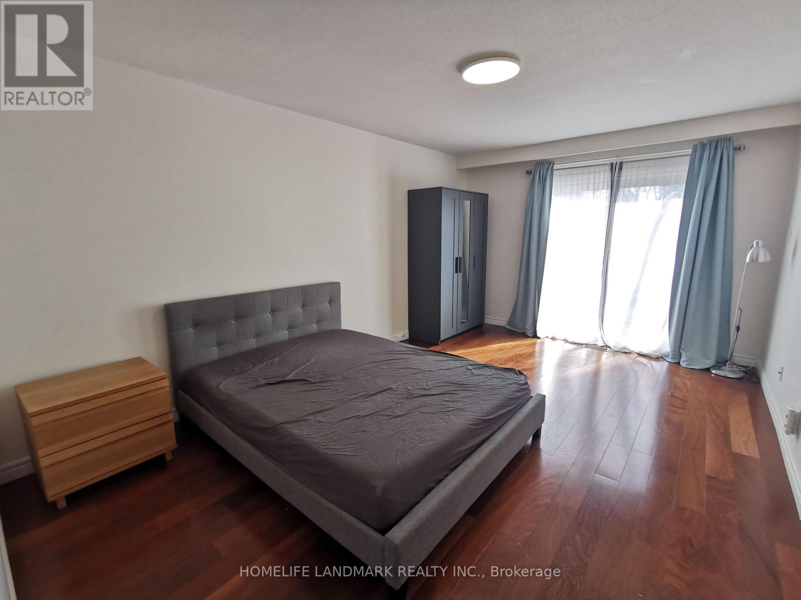 Middle - 84 Harrington Crescent, Toronto, Ontario  M2M 2Y5 - Photo 2 - C12609996