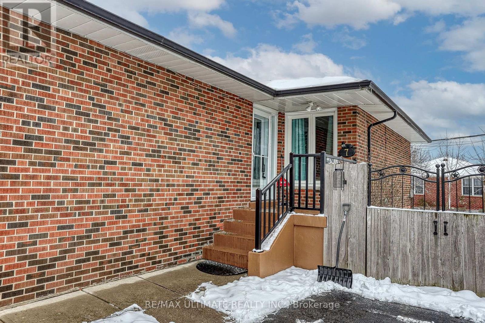 7 Chopin Avenue, Toronto, Ontario  M1K 2W3 - Photo 3 - E12609990