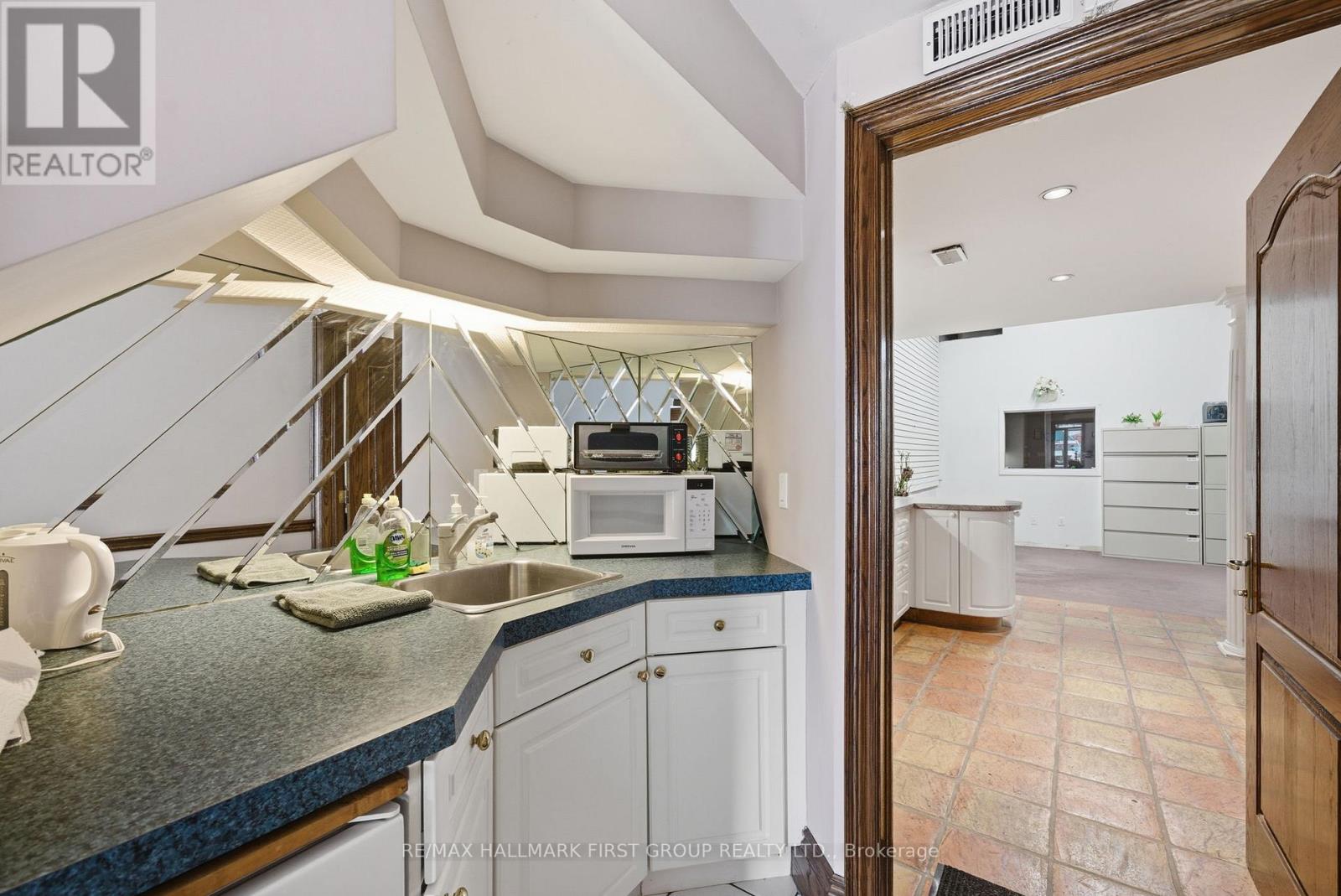 219 - 1885 Clements Road, Pickering, Ontario  L1W 3V4 - Photo 11 - E12610000