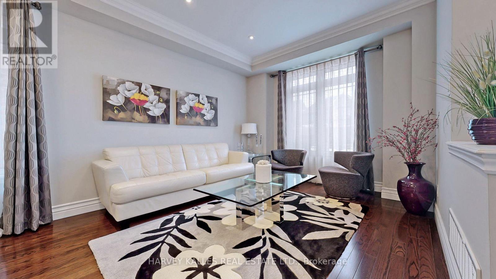 18 Shiner Drive, Richmond Hill, Ontario  L4E 0C3 - Photo 2 - N12609976