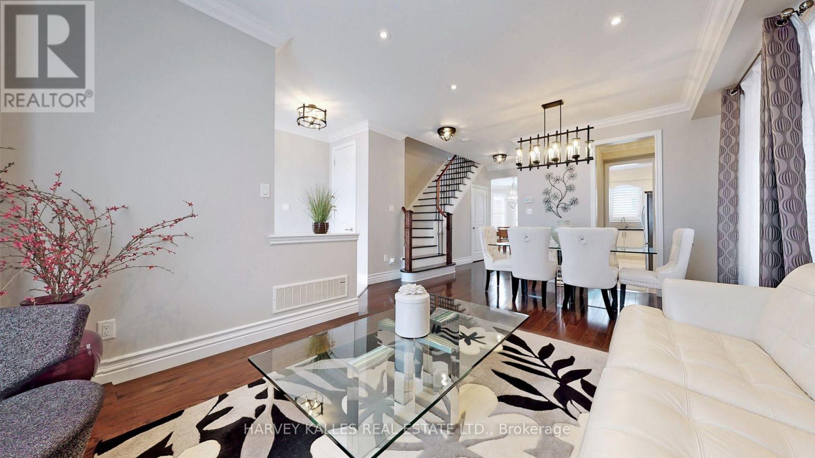 18 Shiner Drive, Richmond Hill, Ontario  L4E 0C3 - Photo 4 - N12609976