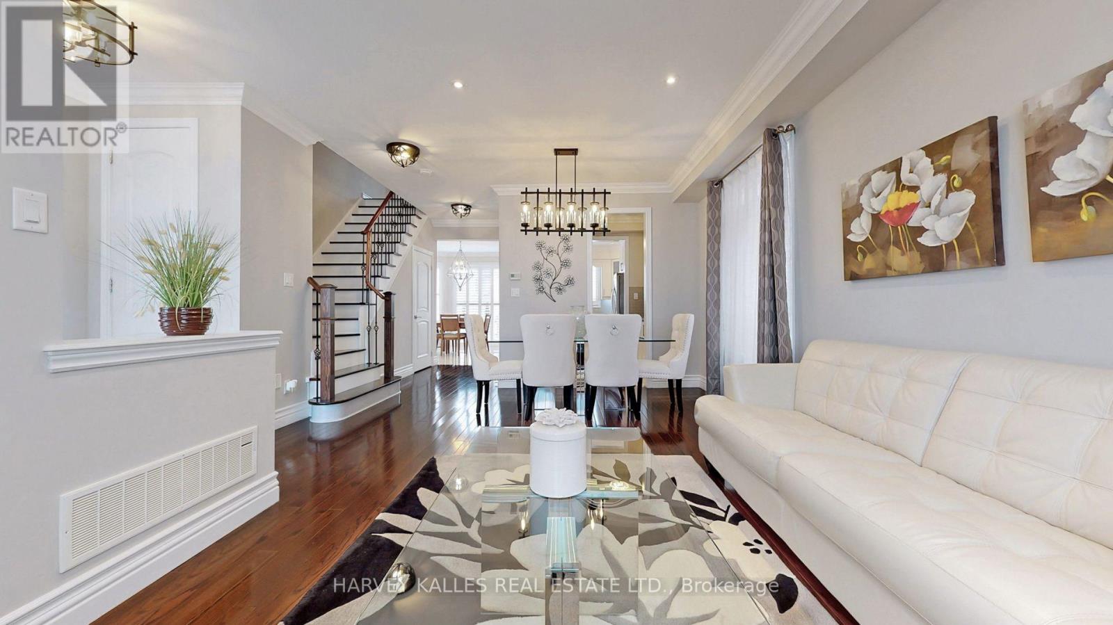 18 Shiner Drive, Richmond Hill, Ontario  L4E 0C3 - Photo 5 - N12609976