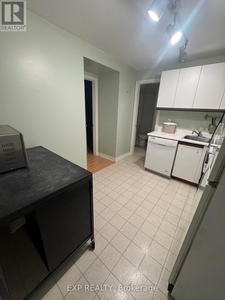 6 - 223 Evelyn Avenue, Toronto, Ontario  M6P 2Z8 - Photo 6 - W12395459