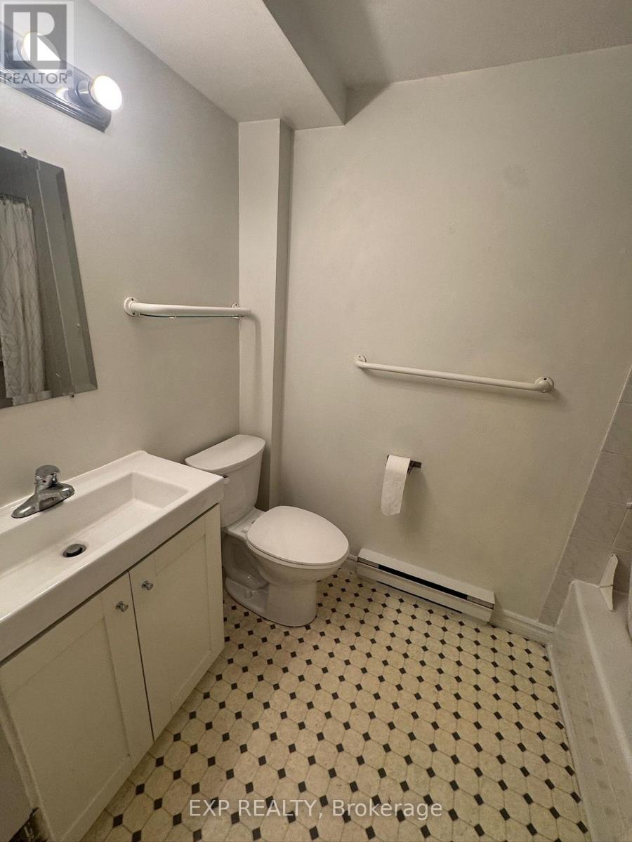 6 - 223 Evelyn Avenue, Toronto, Ontario  M6P 2Z8 - Photo 5 - W12395459