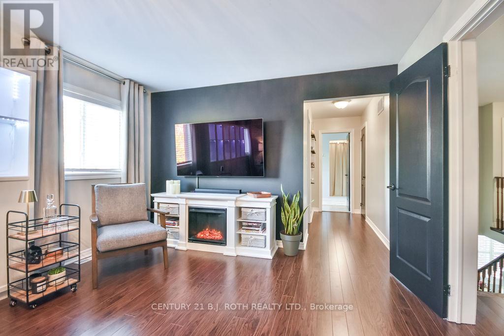 63 The Queensway, Barrie, Ontario  L4M 7J3 - Photo 21 - S12453495