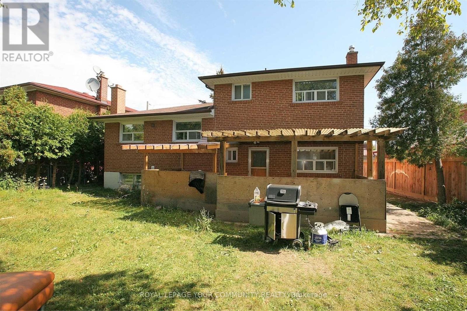 8 Stanwood Crescent, Toronto, Ontario  M9M 1Z9 - Photo 15 - W12609166