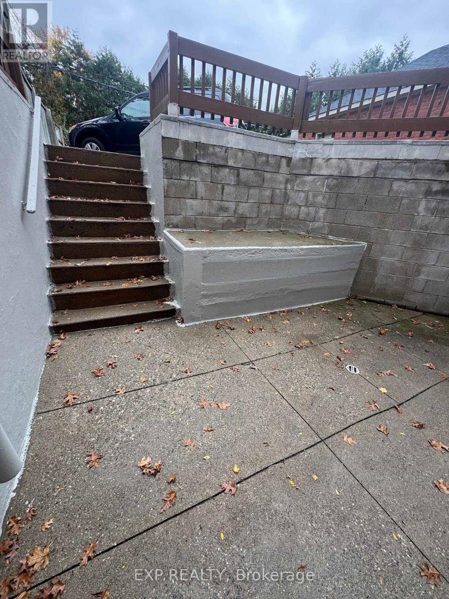 6 - 223 Evelyn Avenue, Toronto, Ontario  M6P 2Z8 - Photo 10 - W12395459