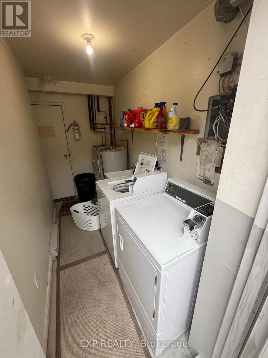 6 - 223 Evelyn Avenue, Toronto, Ontario  M6P 2Z8 - Photo 9 - W12395459