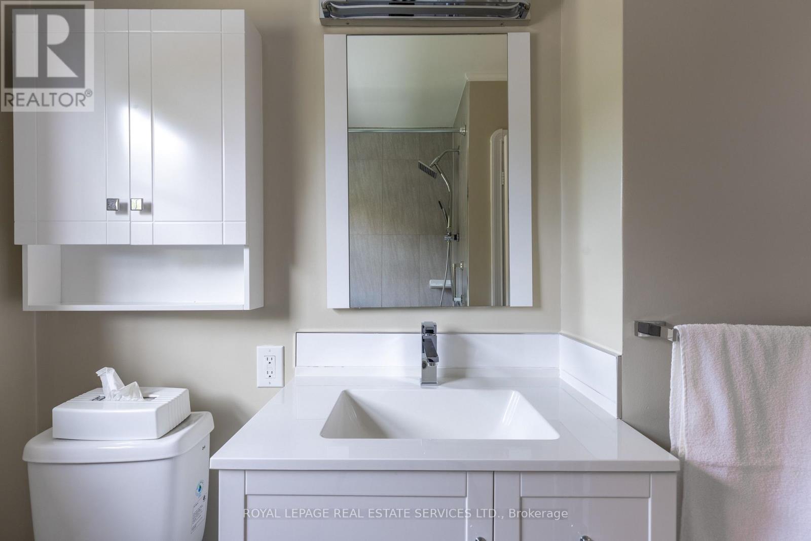 15 Burnelm Drive, Toronto, Ontario  M9B 4N2 - Photo 14 - W12609964