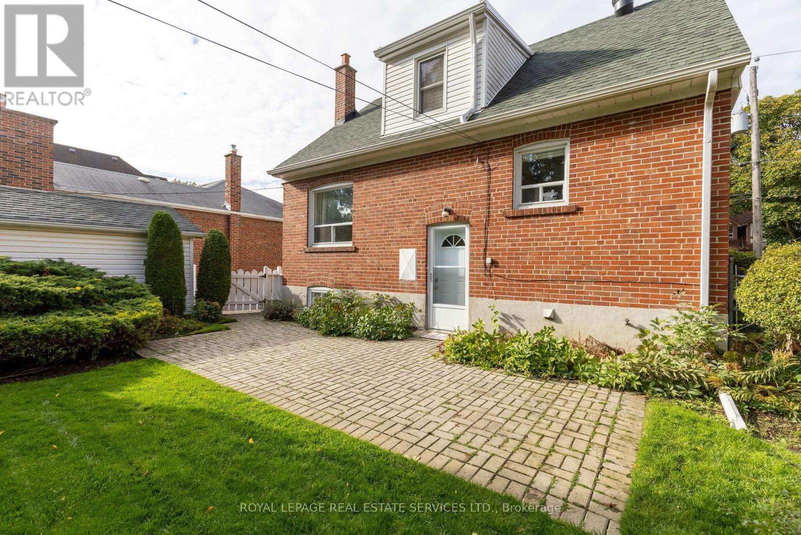 15 Burnelm Drive, Toronto, Ontario  M9B 4N2 - Photo 18 - W12609964