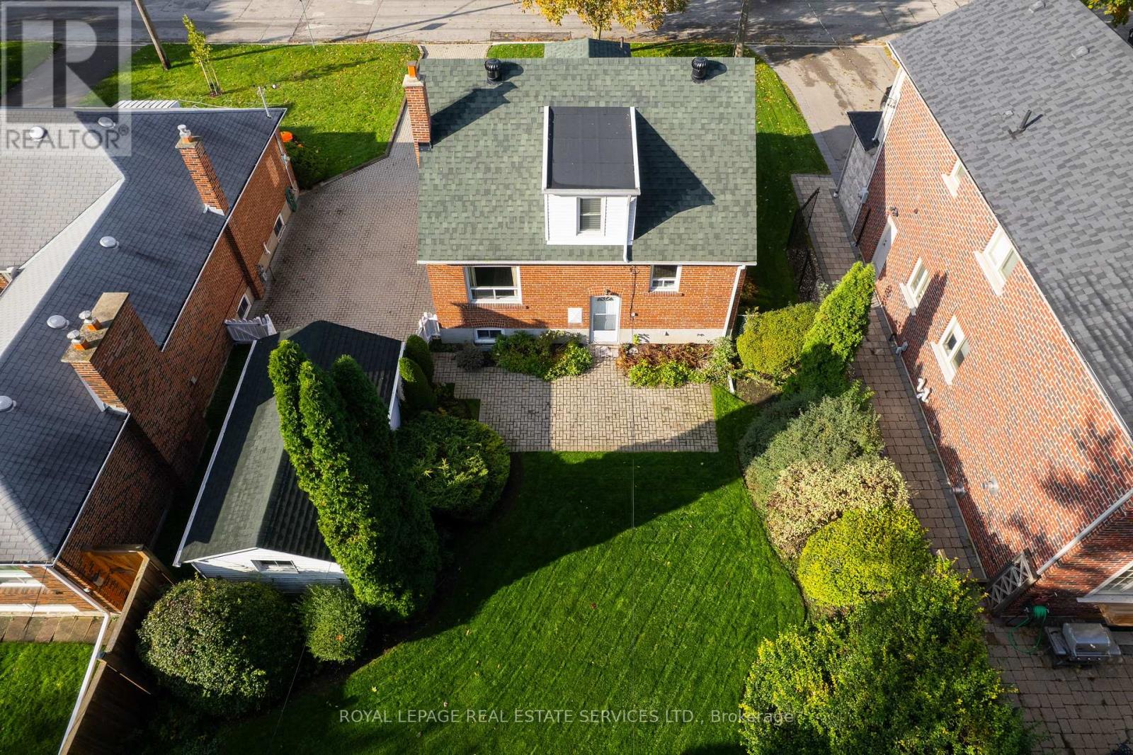 15 Burnelm Drive, Toronto, Ontario  M9B 4N2 - Photo 2 - W12609964