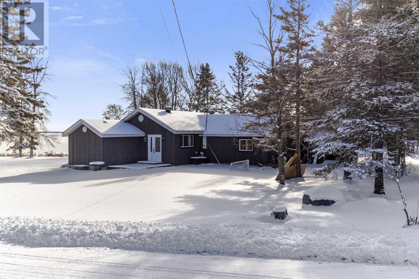 3 Hecla St, Bruce Mines, Ontario P0R 1C0 - Photo 3 - SM253431