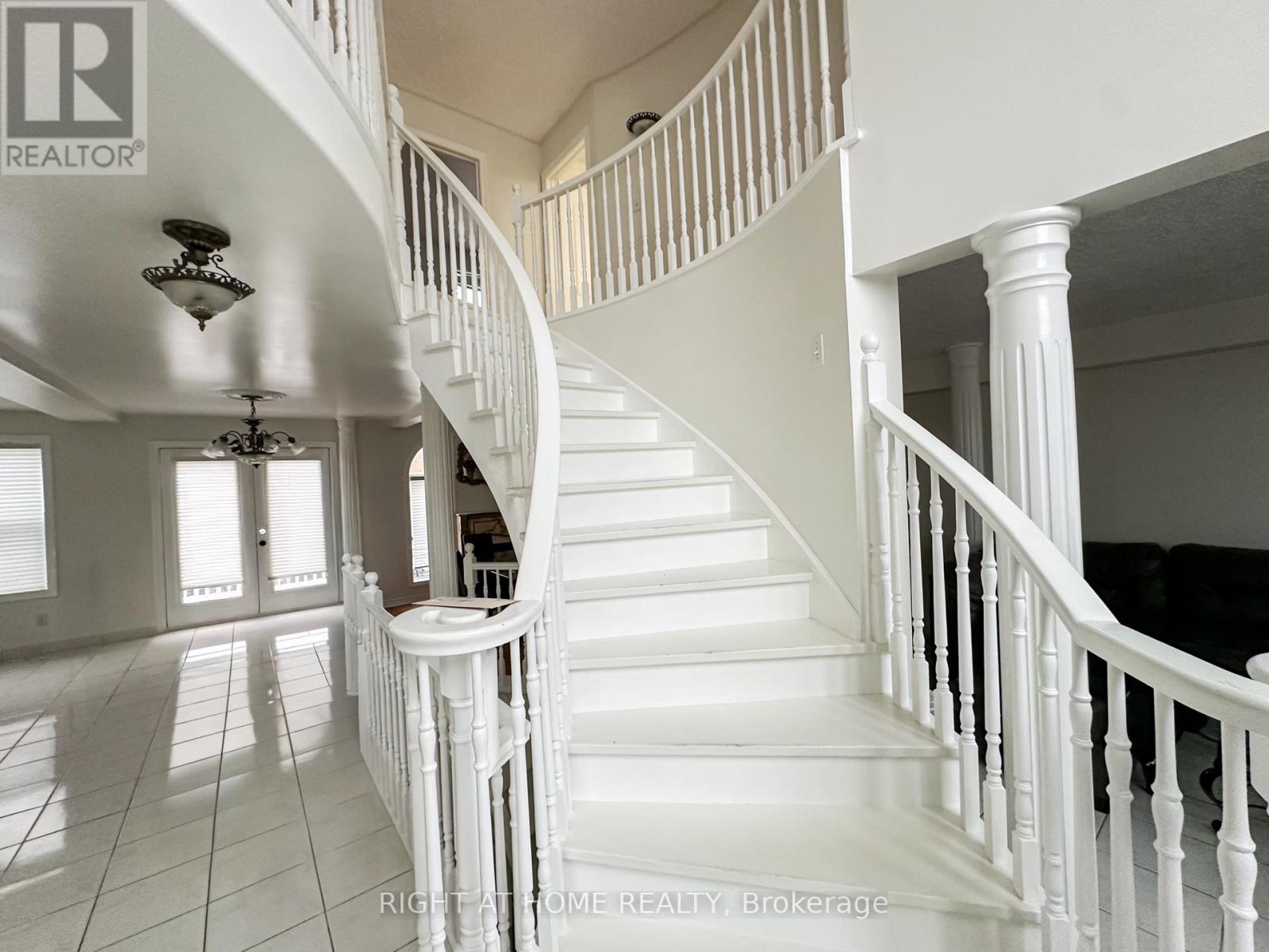 425 Kingsdale Avenue, Kingston, Ontario  K7M 7Z9 - Photo 2 - X12609974