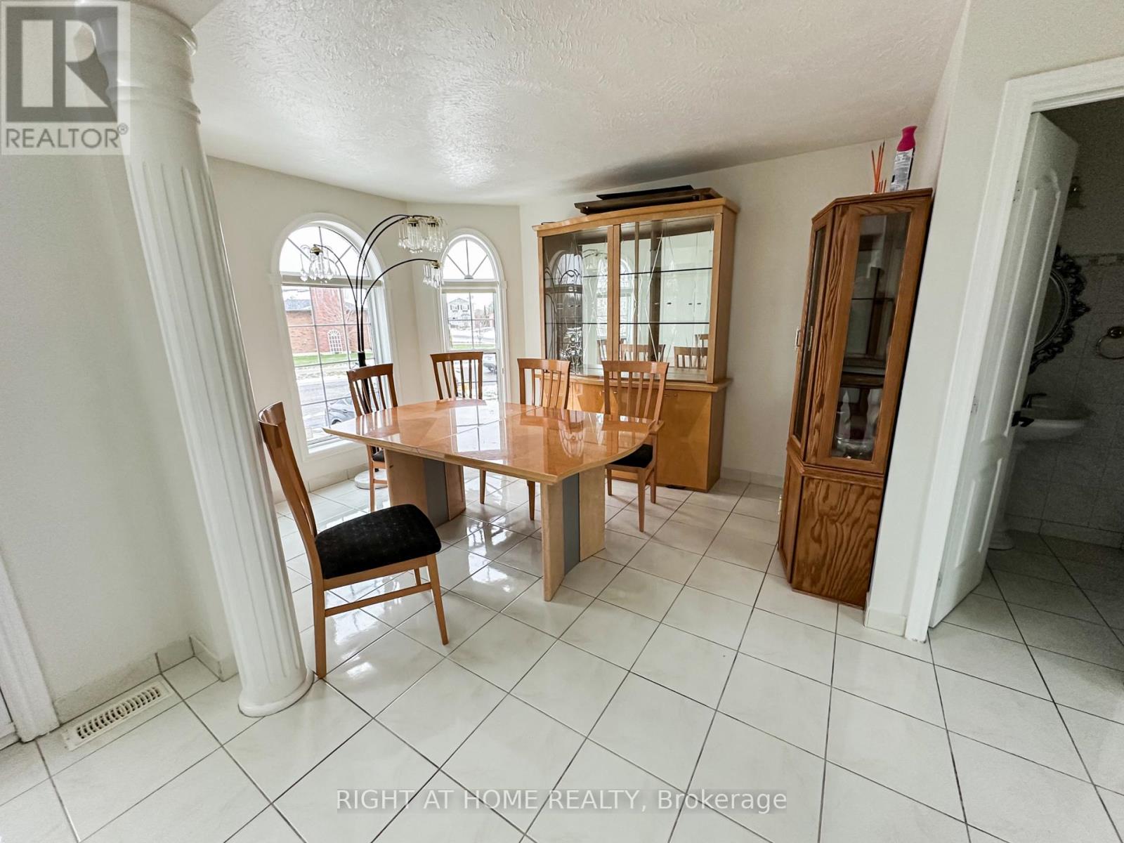 425 Kingsdale Avenue, Kingston, Ontario  K7M 7Z9 - Photo 3 - X12609974