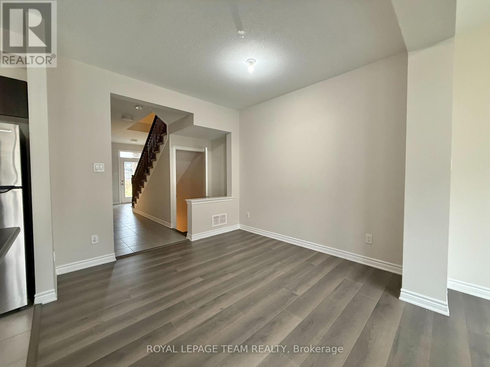 709 Megrez Way E, Ottawa, Ontario  K2J 6S9 - Photo 5 - X12610056