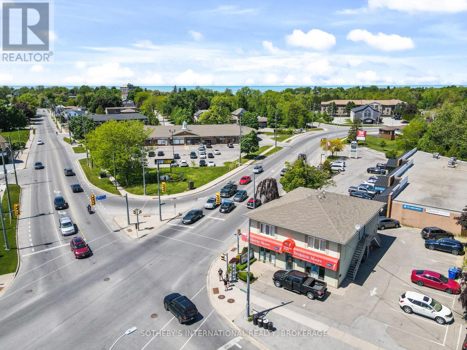 117 Lakeport Road, St. Catharines (Lakeport), Ontario  L2N 4R2 - Photo 3 - X12610152