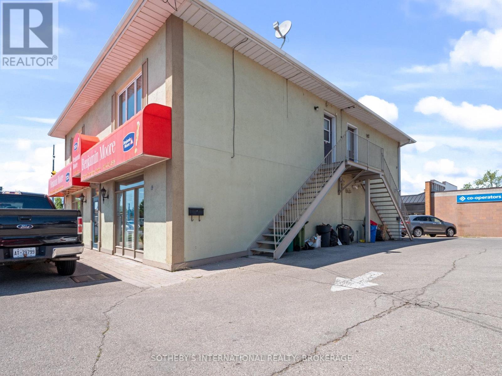 117 Lakeport Road, St. Catharines (Lakeport), Ontario  L2N 4R2 - Photo 4 - X12610152