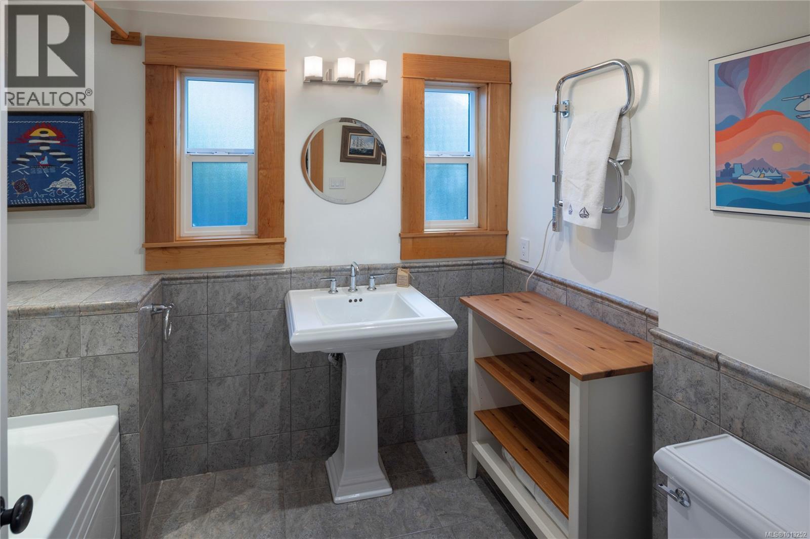 2710 Sea View Rd, Saanich, British Columbia  V8N 1K8 - Photo 35 - 1013252