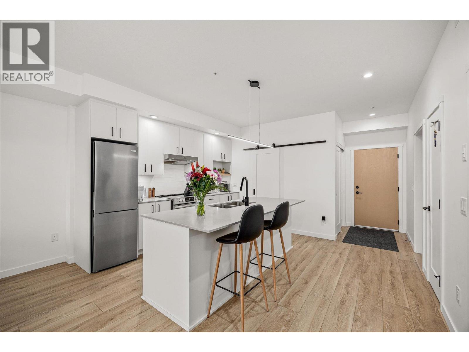 660 Cawston Avenue Unit# 313, Kelowna, British Columbia V1Y 6Z4 - Photo 3 - 10366580