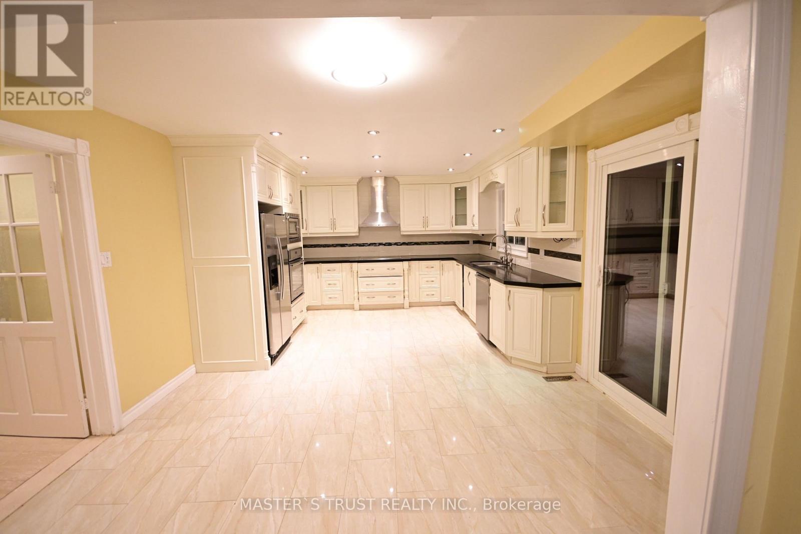 65 FARMSTEAD ROAD, Toronto, Ontario