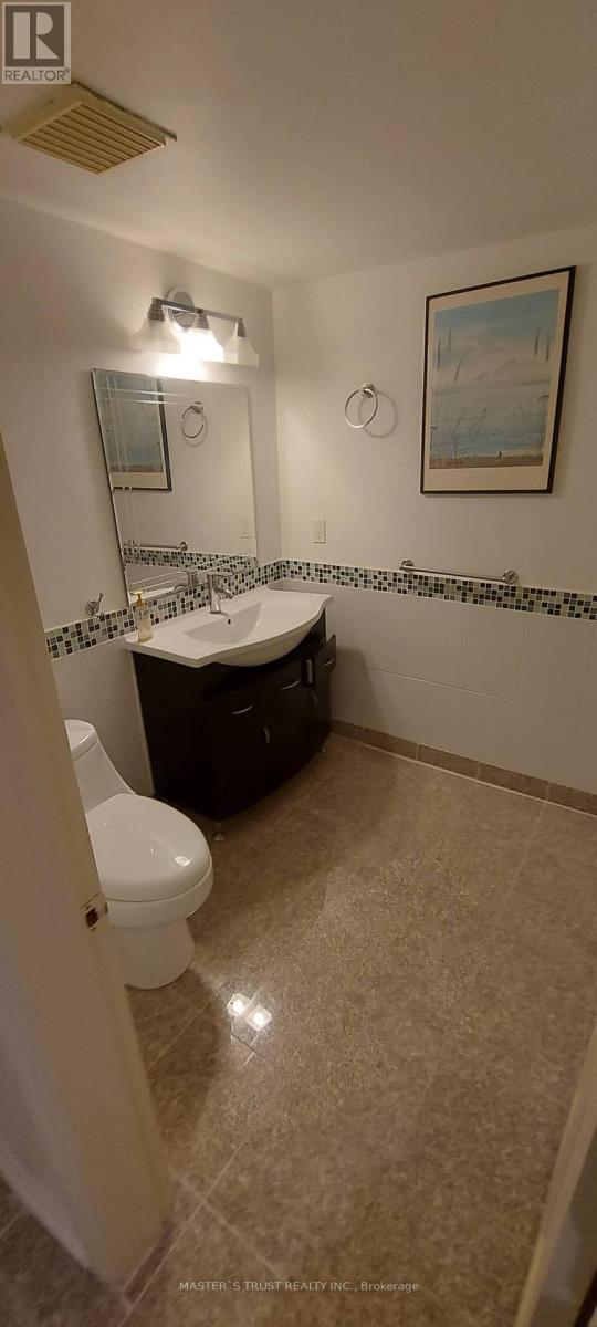 65 Farmstead Road, Toronto (St. Andrew-Windfields), Ontario  M2L 2X2 - Photo 18 - C12610196