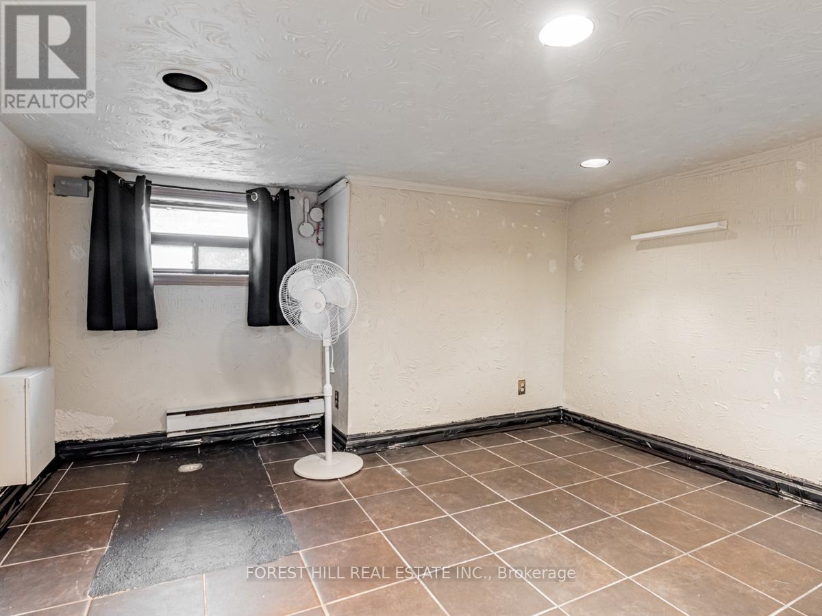 54 De Grassi Street, Toronto, Ontario  M4M 2K3 - Photo 18 - E12610200