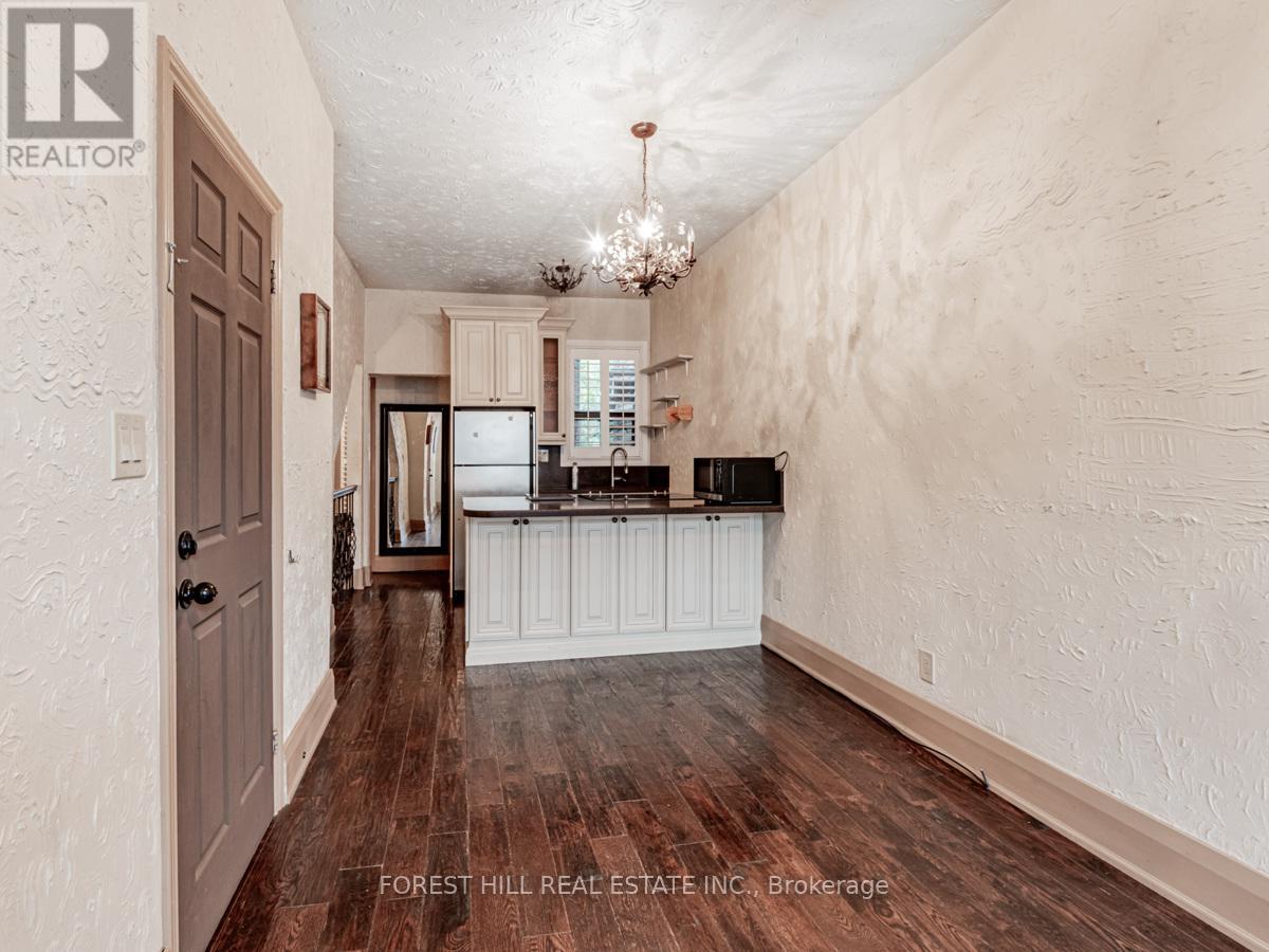 54 De Grassi Street, Toronto, Ontario  M4M 2K3 - Photo 7 - E12610200