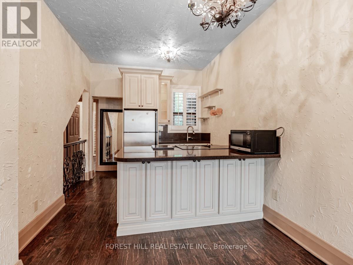 54 De Grassi Street, Toronto, Ontario  M4M 2K3 - Photo 8 - E12610200