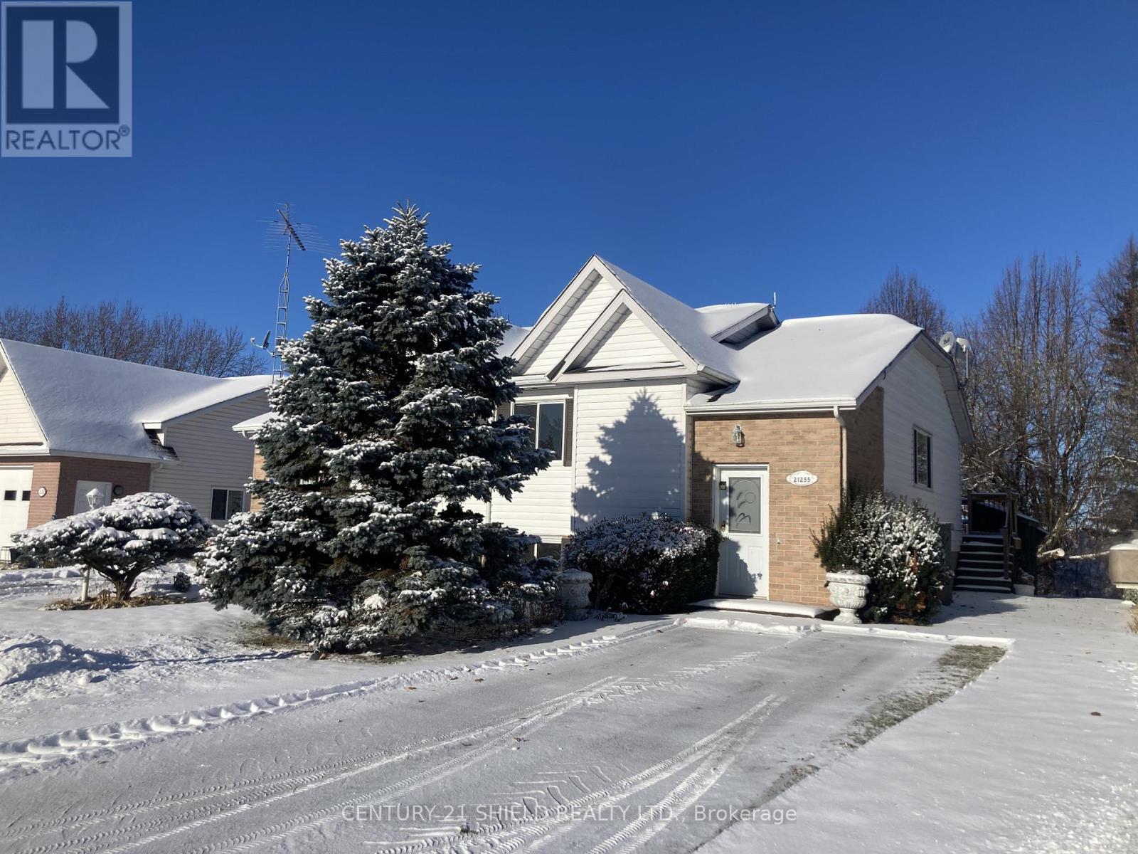 21255 Mcnaughton Court E, South Glengarry, Ontario K0C 1E0 - Photo 1 - X12492584